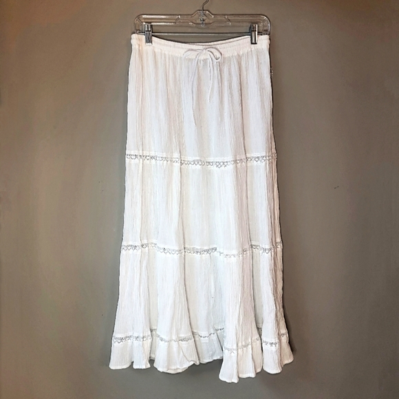 Flair Dresses & Skirts - 5/$25 💖 White Beach Skirt Medium